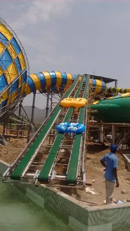 Water Park Tube Conveyor Manufacturer